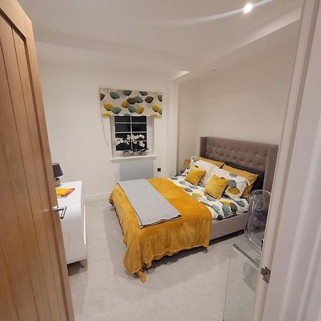 Luxury 2 Bed Apartment In The Heart Of Rochester Рочестер Экстерьер фото