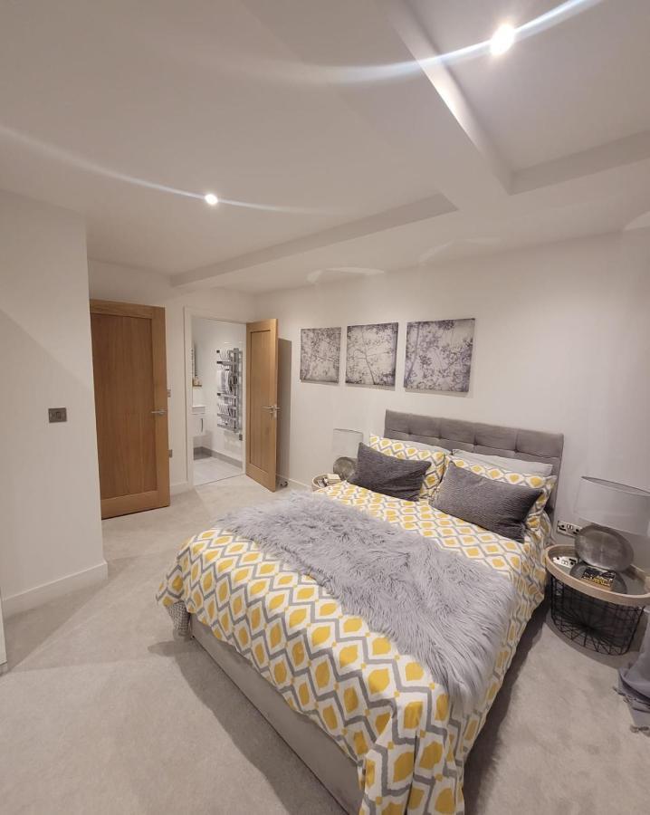 Luxury 2 Bed Apartment In The Heart Of Rochester Рочестер Экстерьер фото